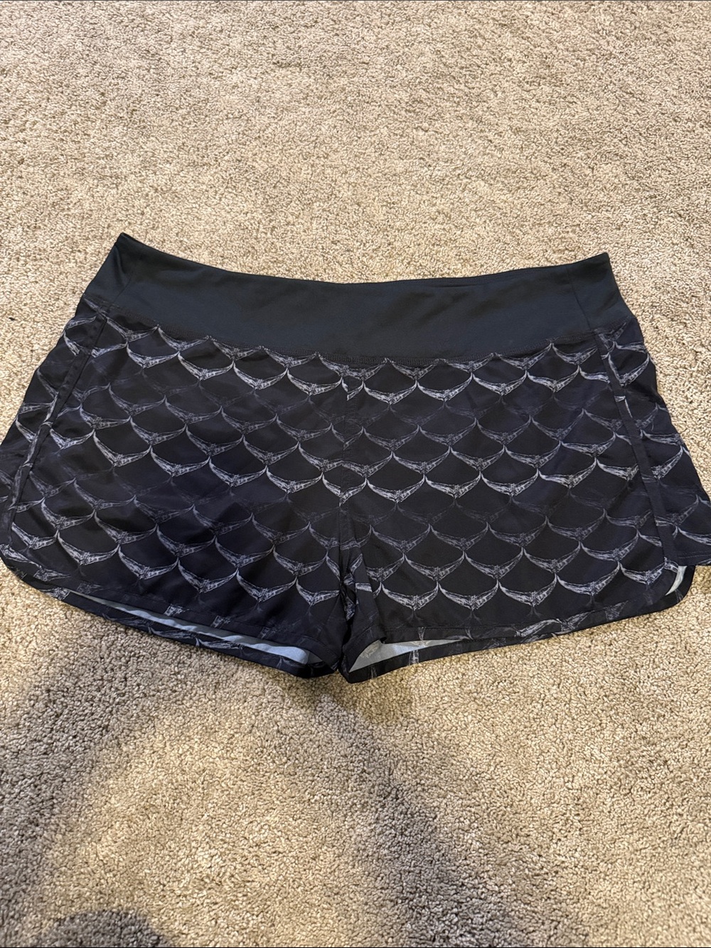 Vineyard Vines women’s Board Shorts - Size Large